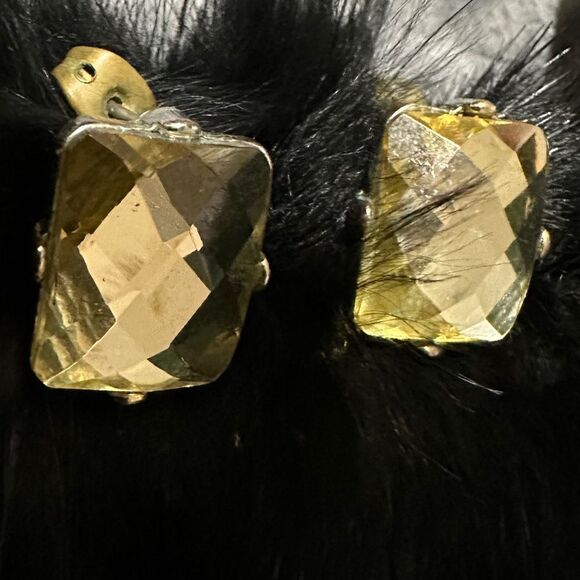 Vintage Faceted Yellow-Green Stud Earrings Gold Stud Earrings - Picture 6 of 17